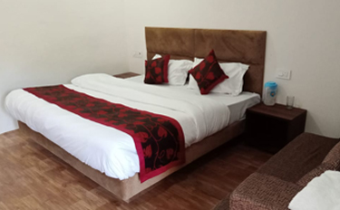 Book Deluxe Doube Bed Room in Guptkashi